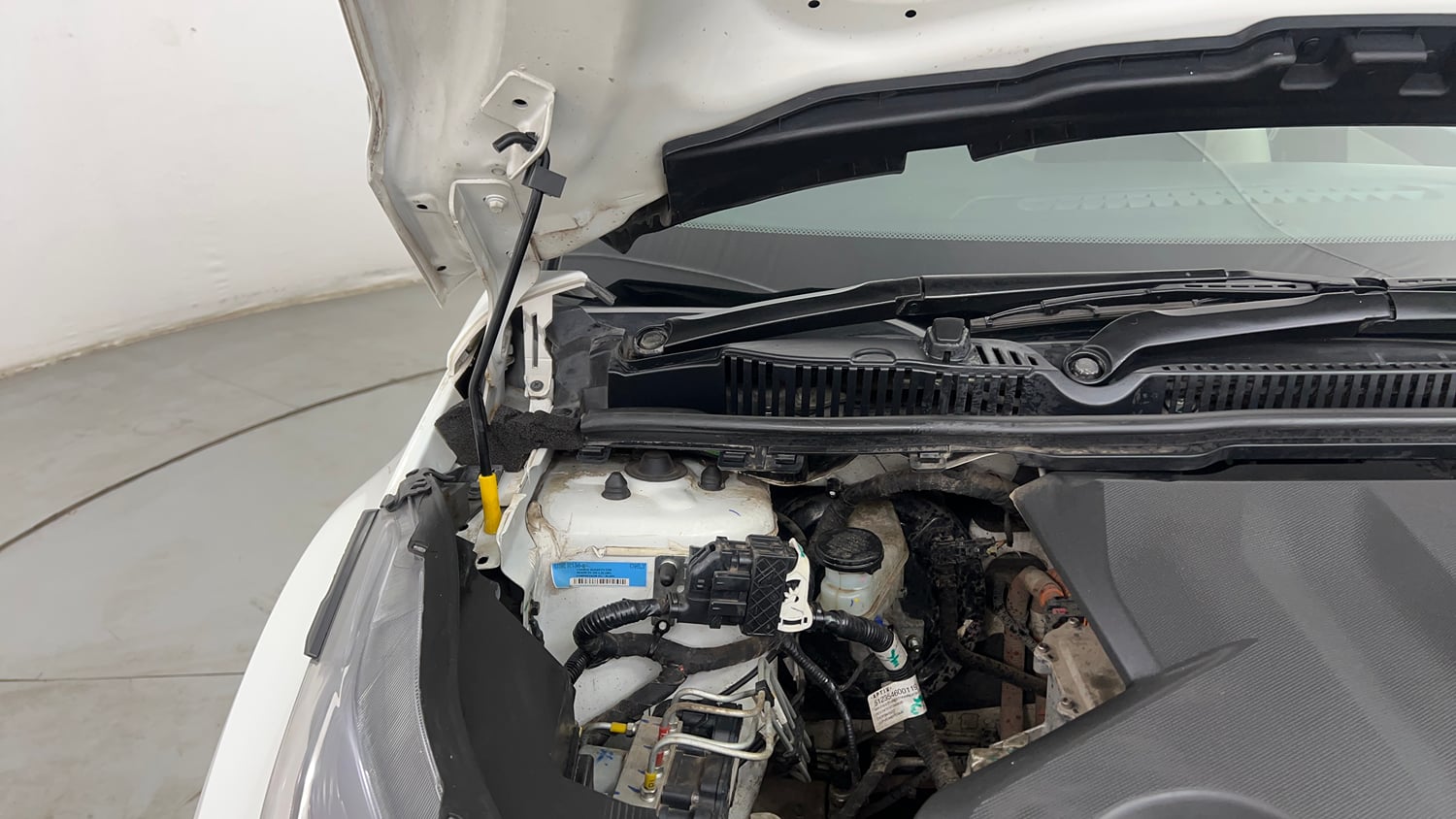 Used 2022 Tata Nexon EV XZ Plus Electric Automatic engine ENGINE RIGHT SIDE HINGE & APRON VIEW