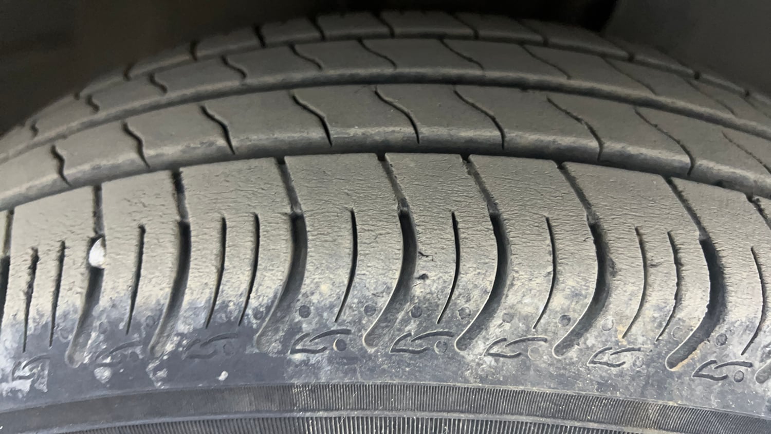 Used 2023 Maruti Suzuki Wagon R ZXI Plus 1.2 AGS Petrol Automatic tyres RIGHT FRONT TYRE TREAD VIEW