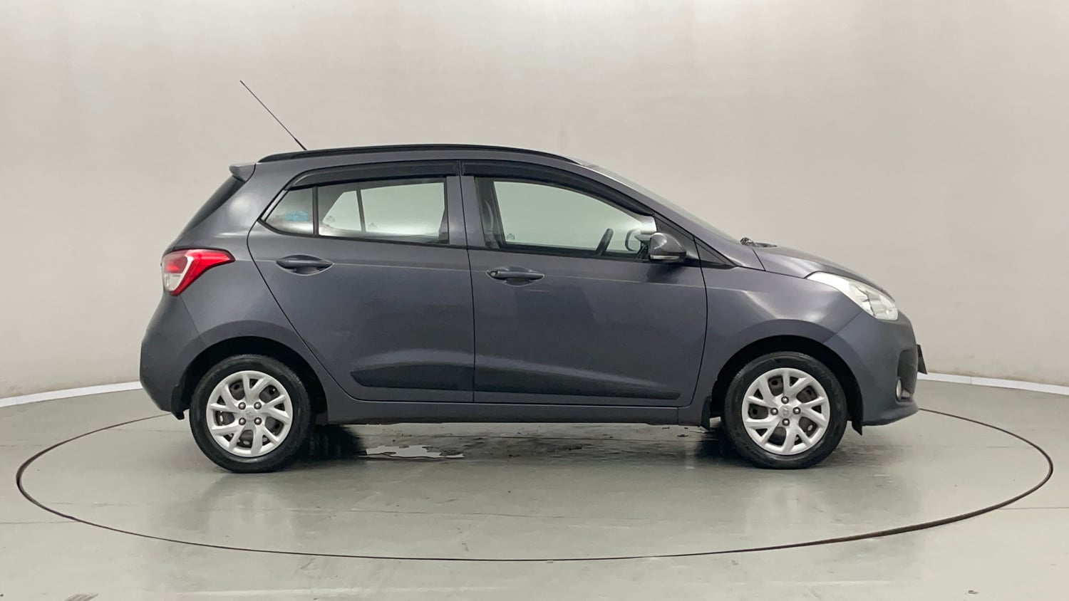Used 2017 Hyundai Grand i10 Sportz (O) 1.2 Kappa VTVT Petrol Manual exterior RIGHT SIDE VIEW