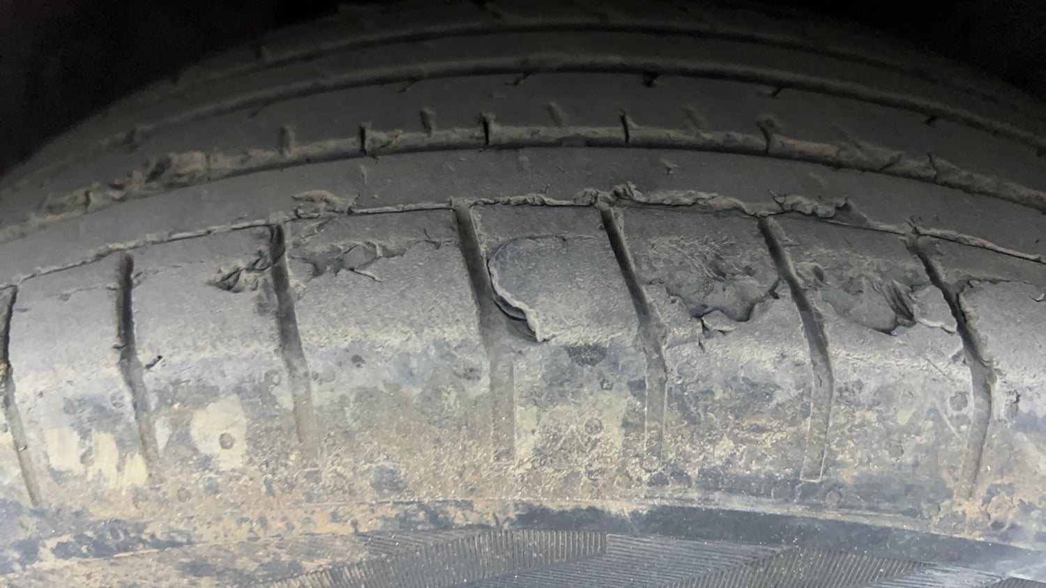 Used 2023 Hyundai Verna SX (O) 1.5 Turbo Petrol DCT Petrol Automatic tyres LEFT FRONT TYRE TREAD VIEW