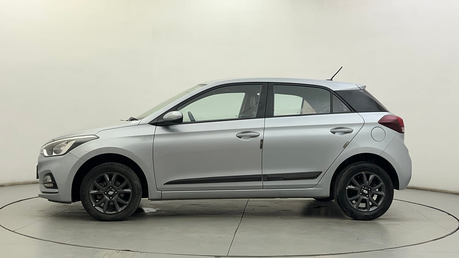 Used 2020 Hyundai Elite i20 Sportz Plus 1.2 Petrol Manual exterior LEFT SIDE VIEW