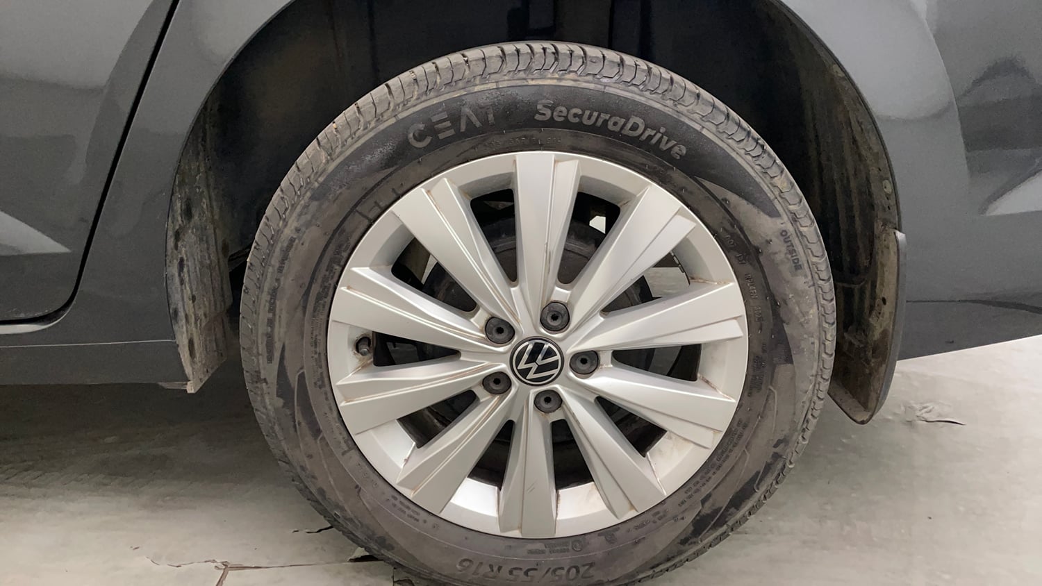 Used 2023 Volkswagen Virtus Highline 1.0 TSI AT Petrol Automatic tyres LEFT REAR TYRE RIM VIEW