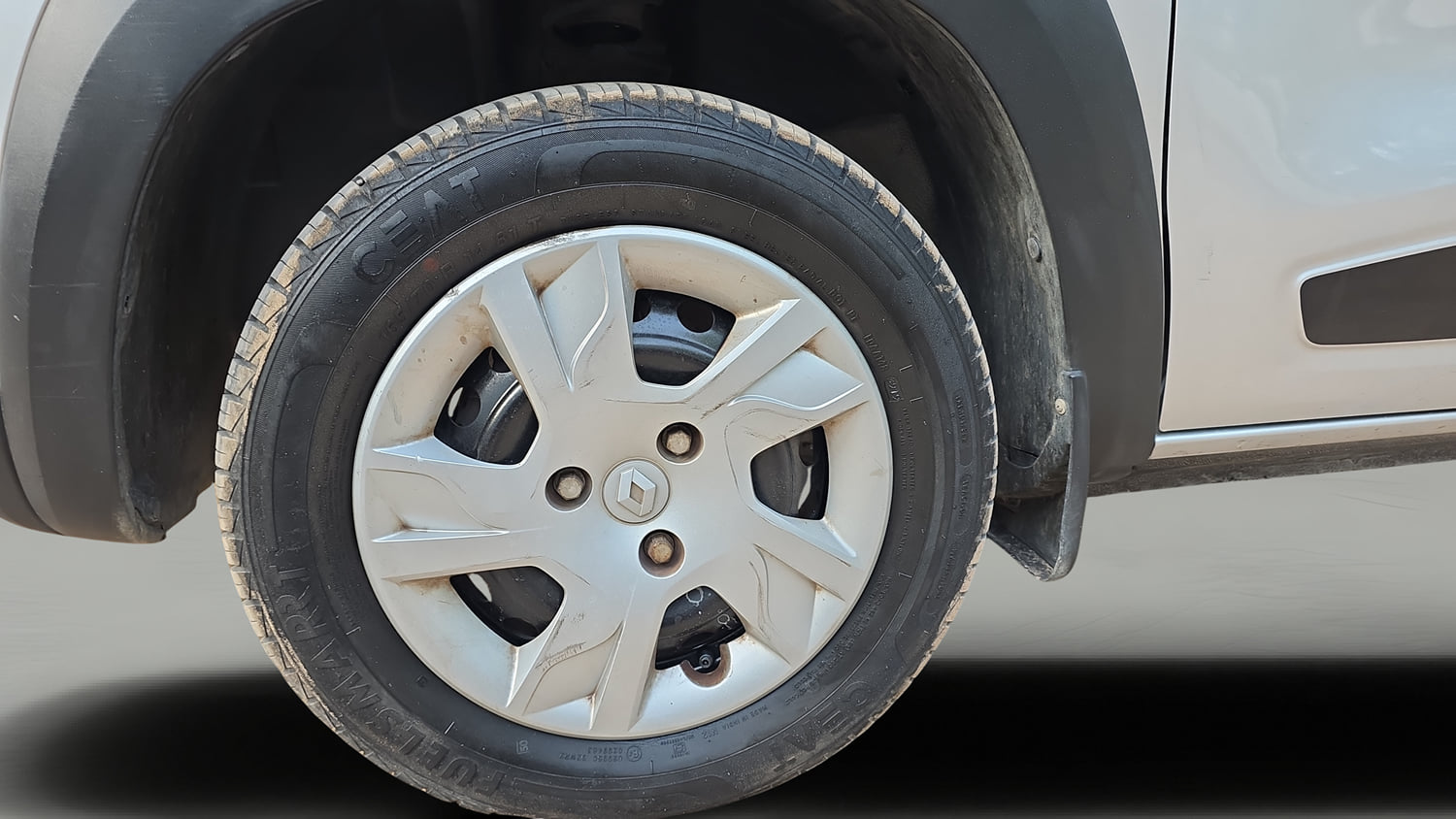Used 2020 Renault Kwid RXL Petrol Manual tyres LEFT FRONT TYRE RIM VIEW