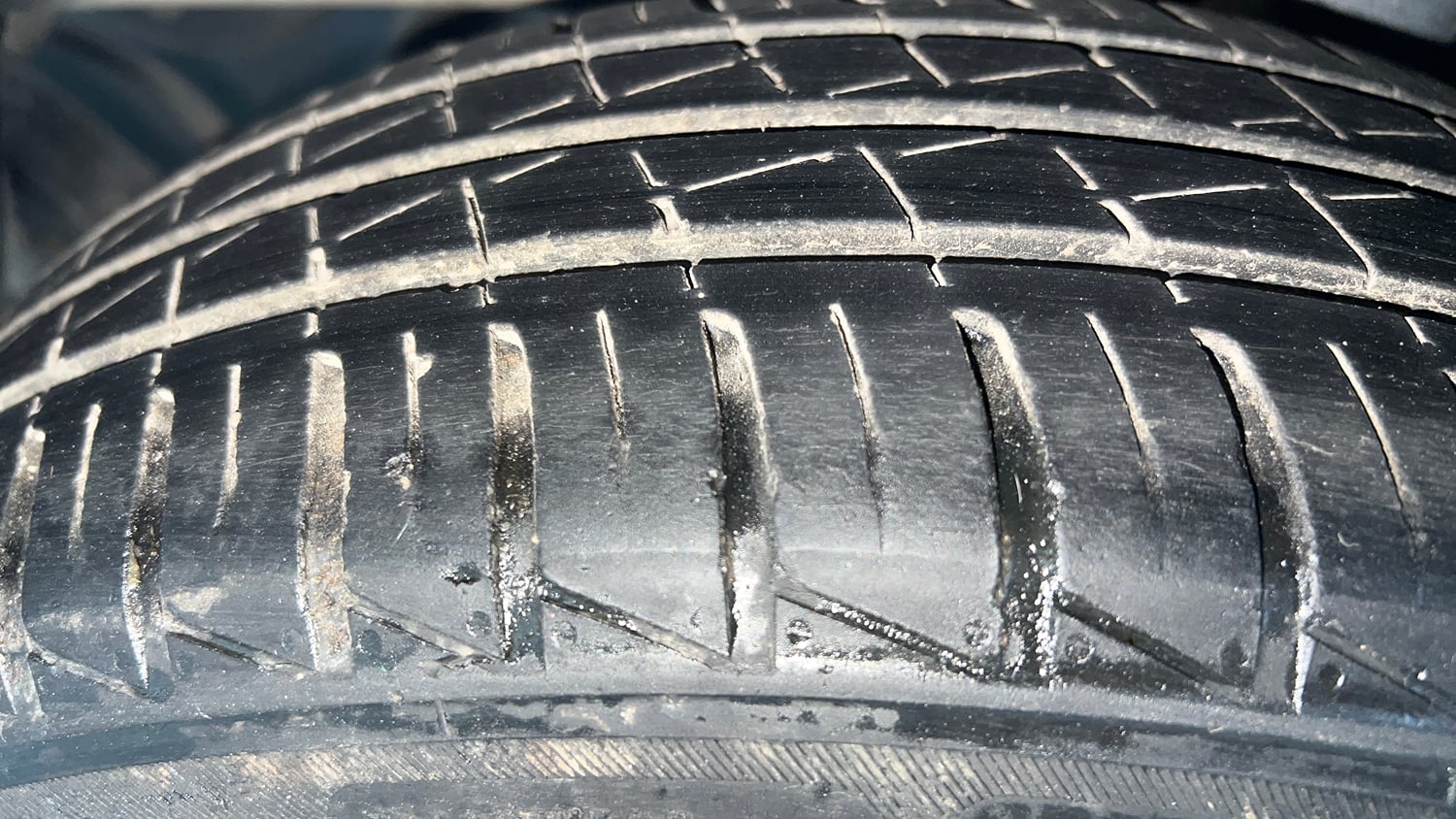 Used 2017 Hyundai Grand i10 Sportz (O) 1.2 Kappa VTVT Petrol Manual tyres LEFT REAR TYRE TREAD VIEW