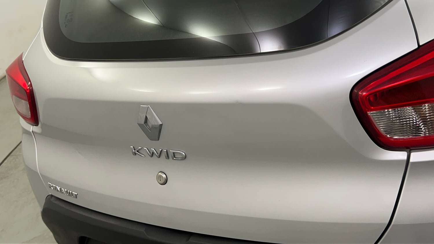 Used 2016 Renault Kwid RXT Petrol Manual dents MINOR SCRATCH