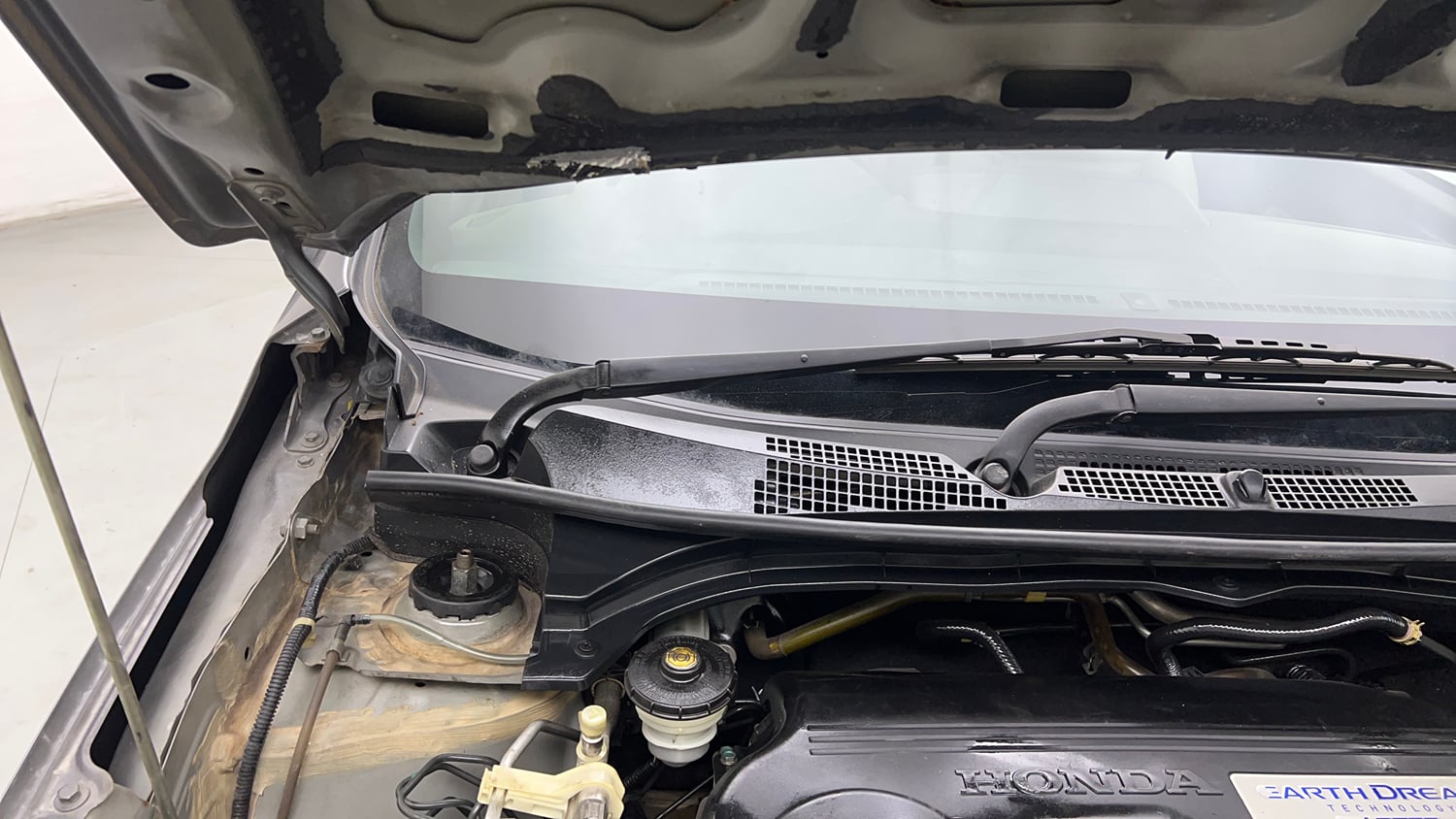 Used 2018 Honda Amaze 1.5 V CVT Diesel Diesel Automatic engine ENGINE RIGHT SIDE HINGE & APRON VIEW
