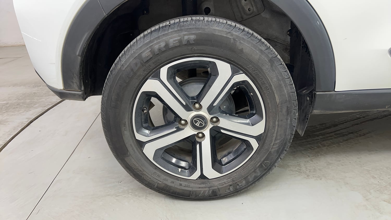 Used 2022 Tata Nexon EV XZ Plus Electric Automatic tyres RIGHT REAR TYRE RIM VIEW