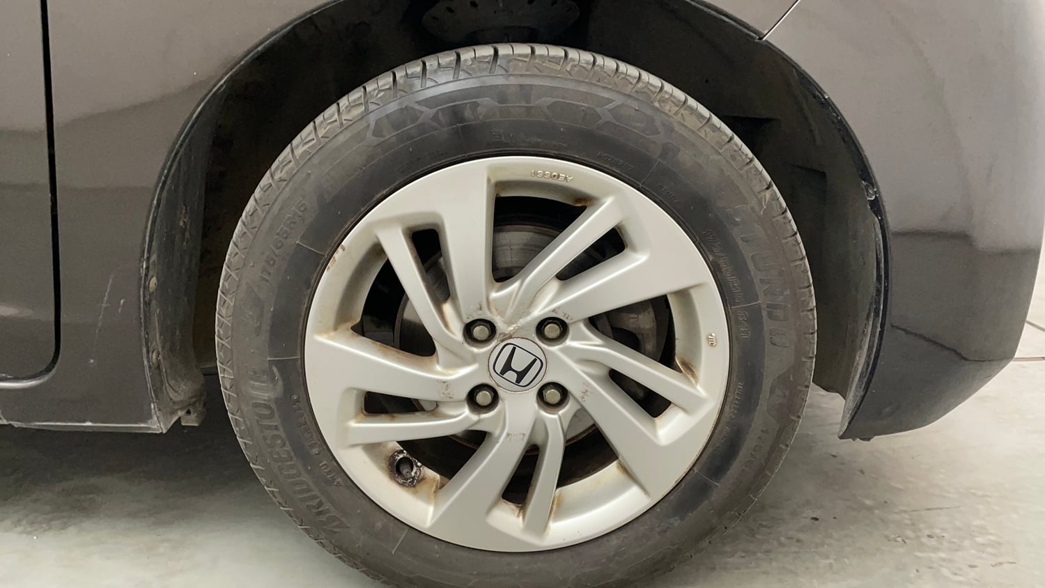 Used 2017 Honda Jazz V AT Petrol Petrol Automatic tyres RIGHT FRONT TYRE RIM VIEW