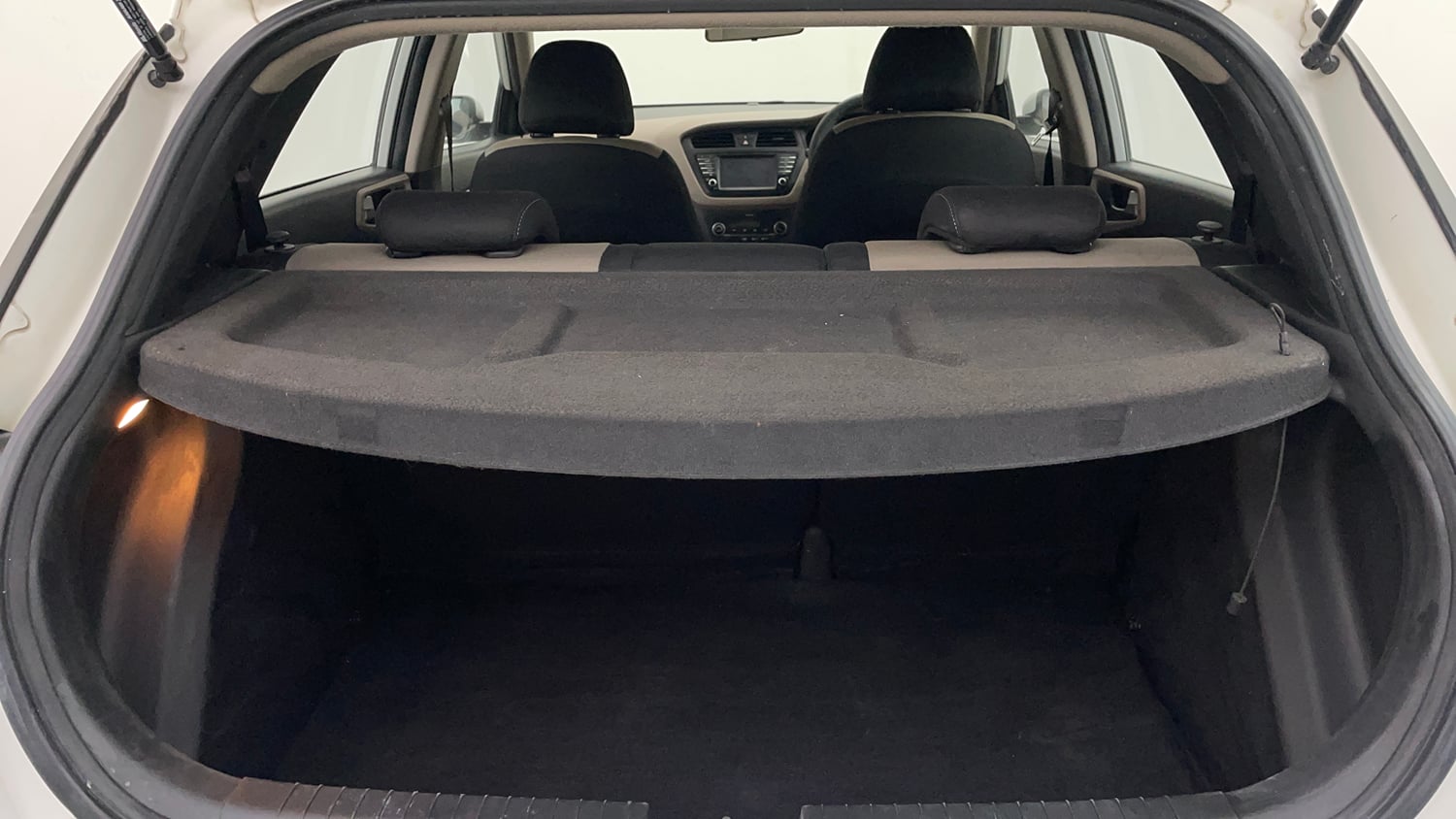 Used 2016 Hyundai Elite i20 Asta 1.2 (O) Petrol Manual interior DICKY INSIDE VIEW