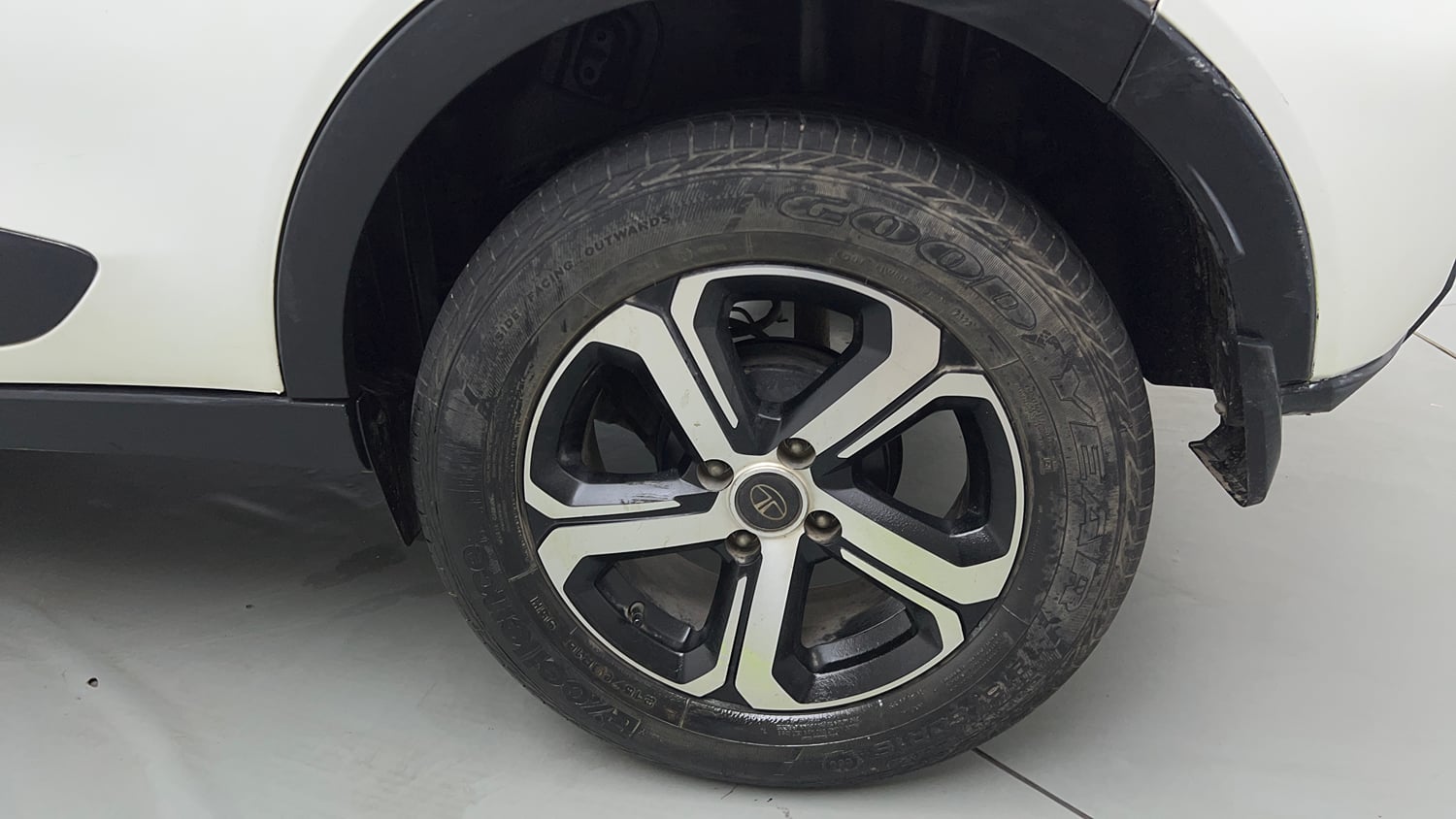 Used 2022 Tata Nexon XZA Plus (HS) Petrol Automatic tyres LEFT REAR TYRE RIM VIEW