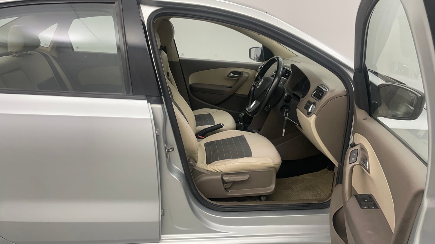 Used 2015 Skoda Rapid 1.6 MPI Elegance Petrol Manual interior RIGHT SIDE FRONT DOOR CABIN VIEW