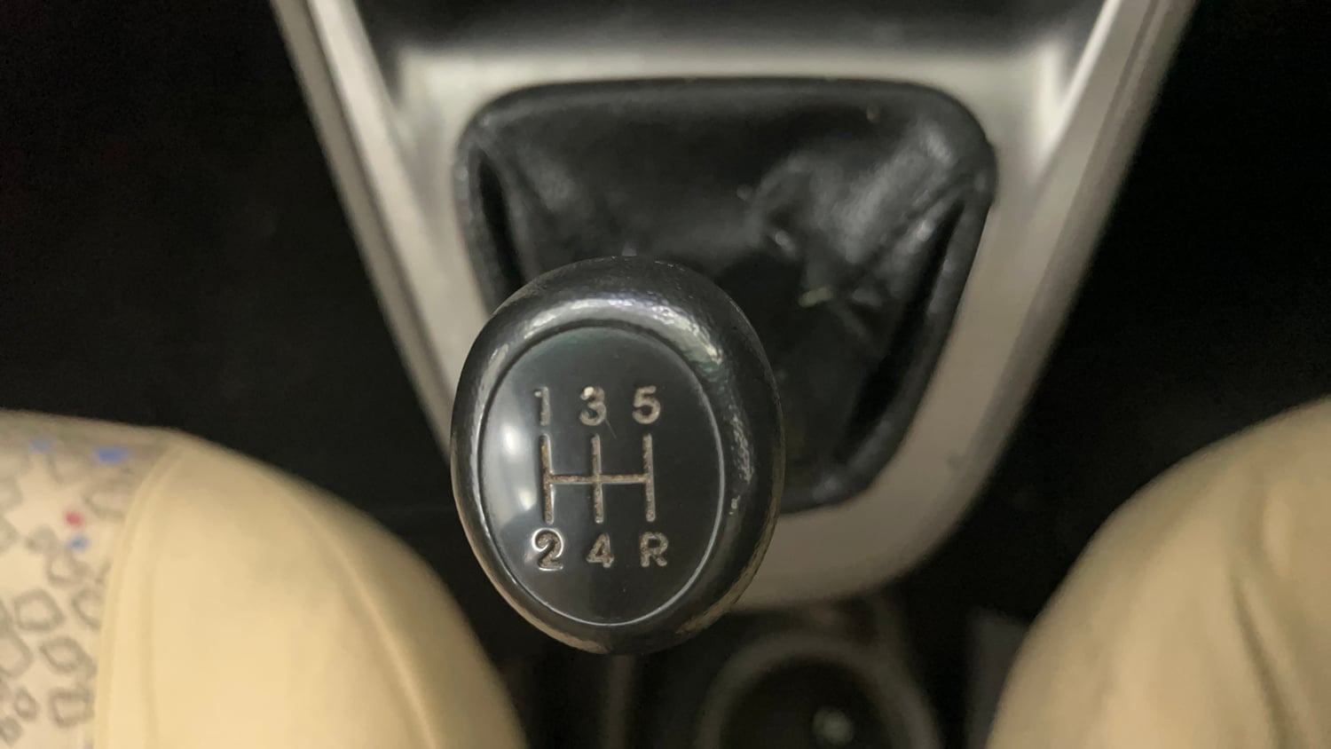 Used 2014 Hyundai i10 Sportz 1.1 iRDE2 Petrol Manual interior GEAR  KNOB VIEW