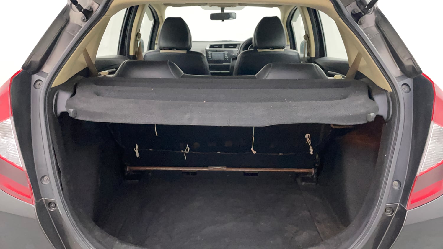 Used 2017 Honda Jazz V AT Petrol Petrol Automatic interior DICKY INSIDE VIEW