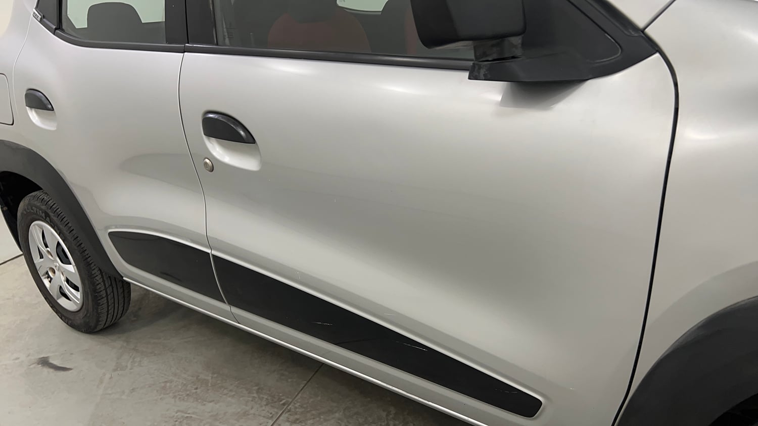 Used 2016 Renault Kwid RXT Petrol Manual dents MINOR SCRATCH