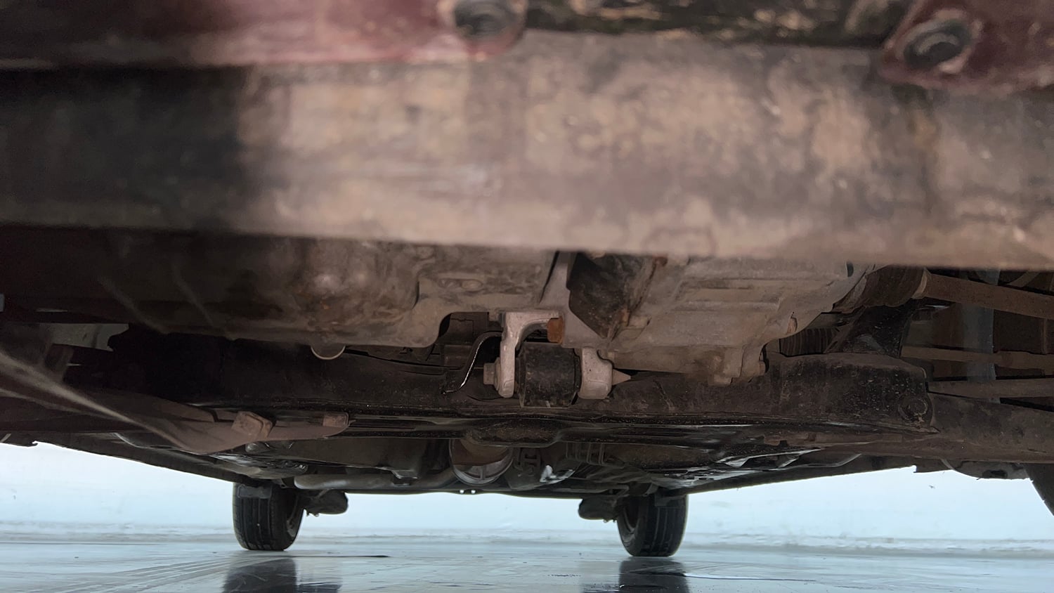 Used 2013 Honda Amaze 1.2 S i-VTEC Petrol Manual extra FRONT LEFT UNDERBODY VIEW
