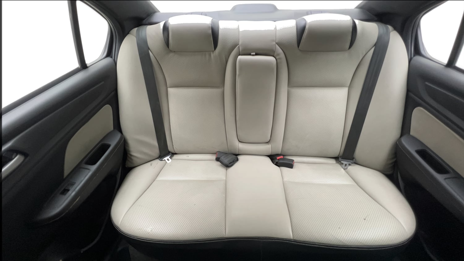 Used 2018 Honda Amaze 1.5 V CVT Diesel Diesel Automatic interior REAR SEAT CONDITION VIEW
