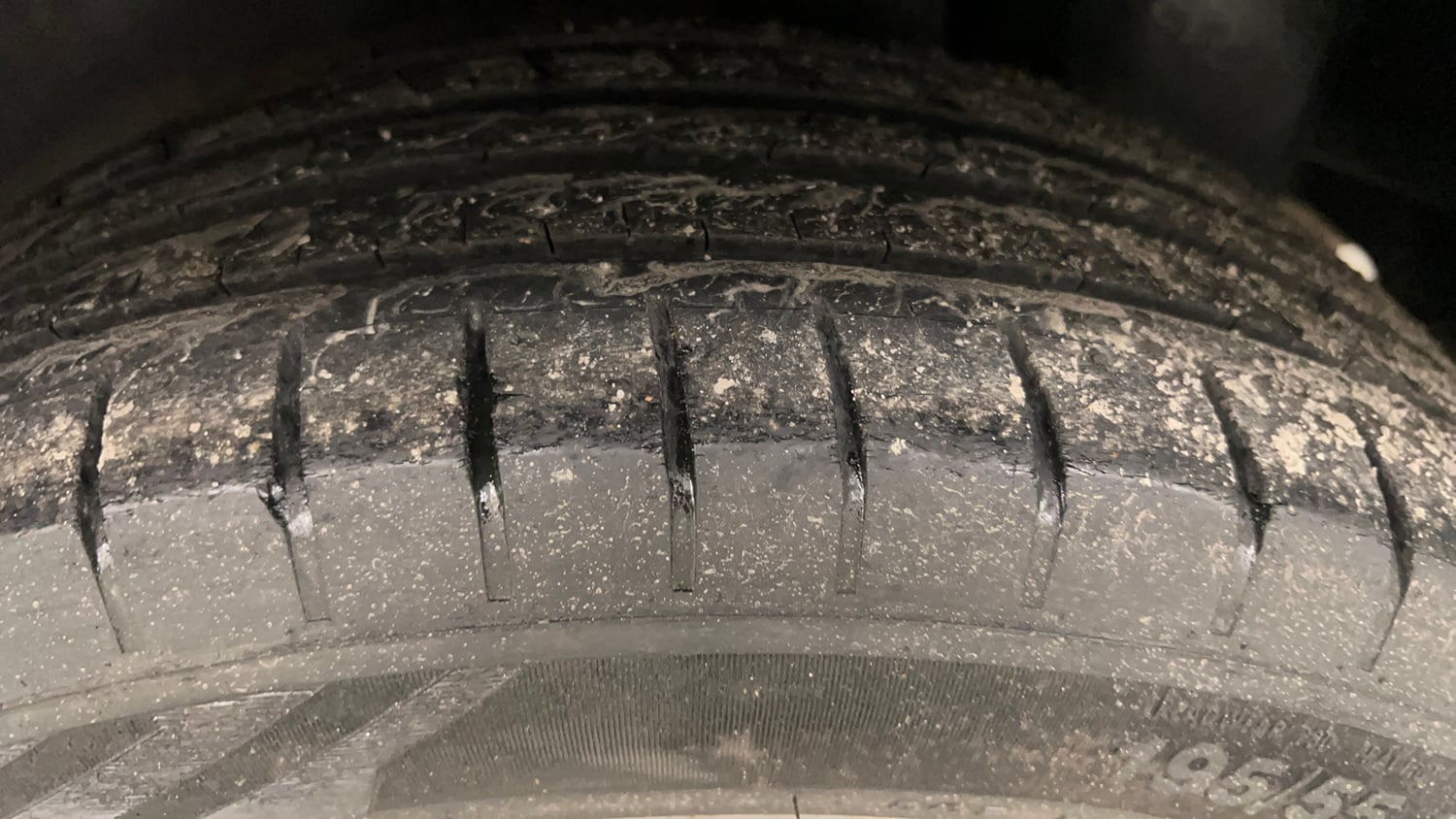 Used 2017 Maruti Suzuki Ciaz Alpha 1.4 AT Petrol Automatic tyres LEFT REAR TYRE TREAD VIEW