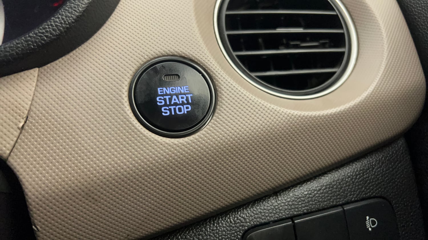 Used 2015 Hyundai Grand i10 Asta AT 1.2 Kappa VTVT Petrol Automatic top_features Keyless start