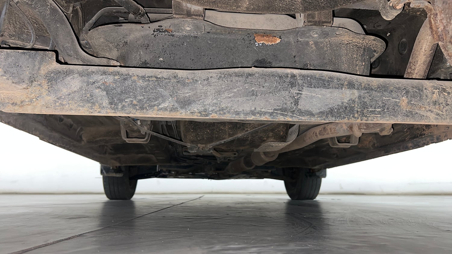 Used 2016 Mahindra KUV100 K4 6 STR Petrol Manual extra REAR UNDERBODY VIEW (TAKEN FROM REAR)