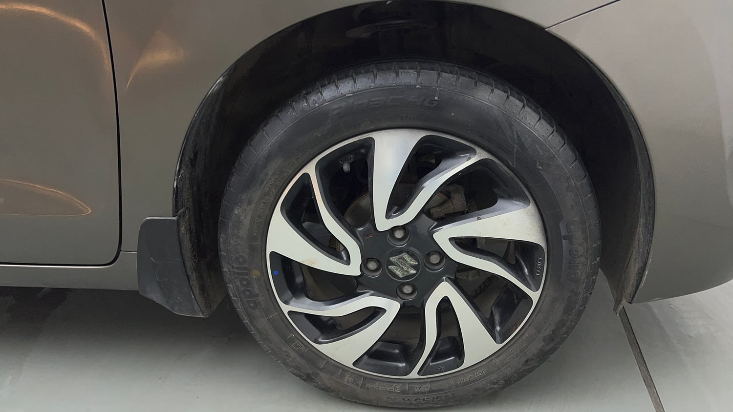 Used 2021 Maruti Suzuki Baleno Zeta Petrol Manual tyres RIGHT FRONT TYRE RIM VIEW