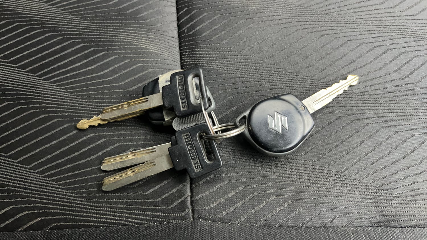 Used 2014 Maruti Suzuki Swift VXi Petrol Manual extra CAR KEY VIEW