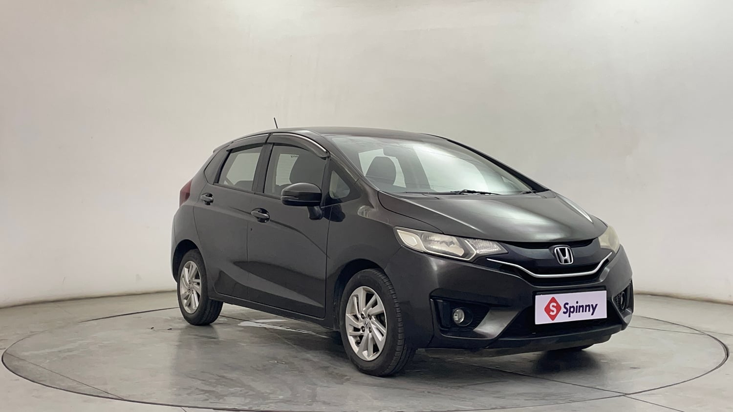 Used 2017 Honda Jazz V AT Petrol Petrol Automatic exterior RIGHT FRONT CORNER VIEW