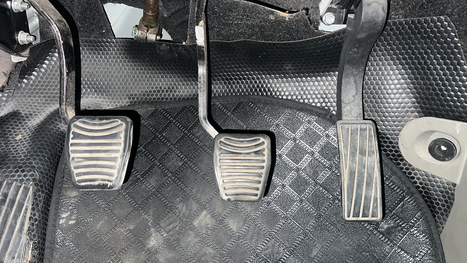 Used 2016 Mahindra KUV100 K4 6 STR Petrol Manual interior PEDALS VIEW