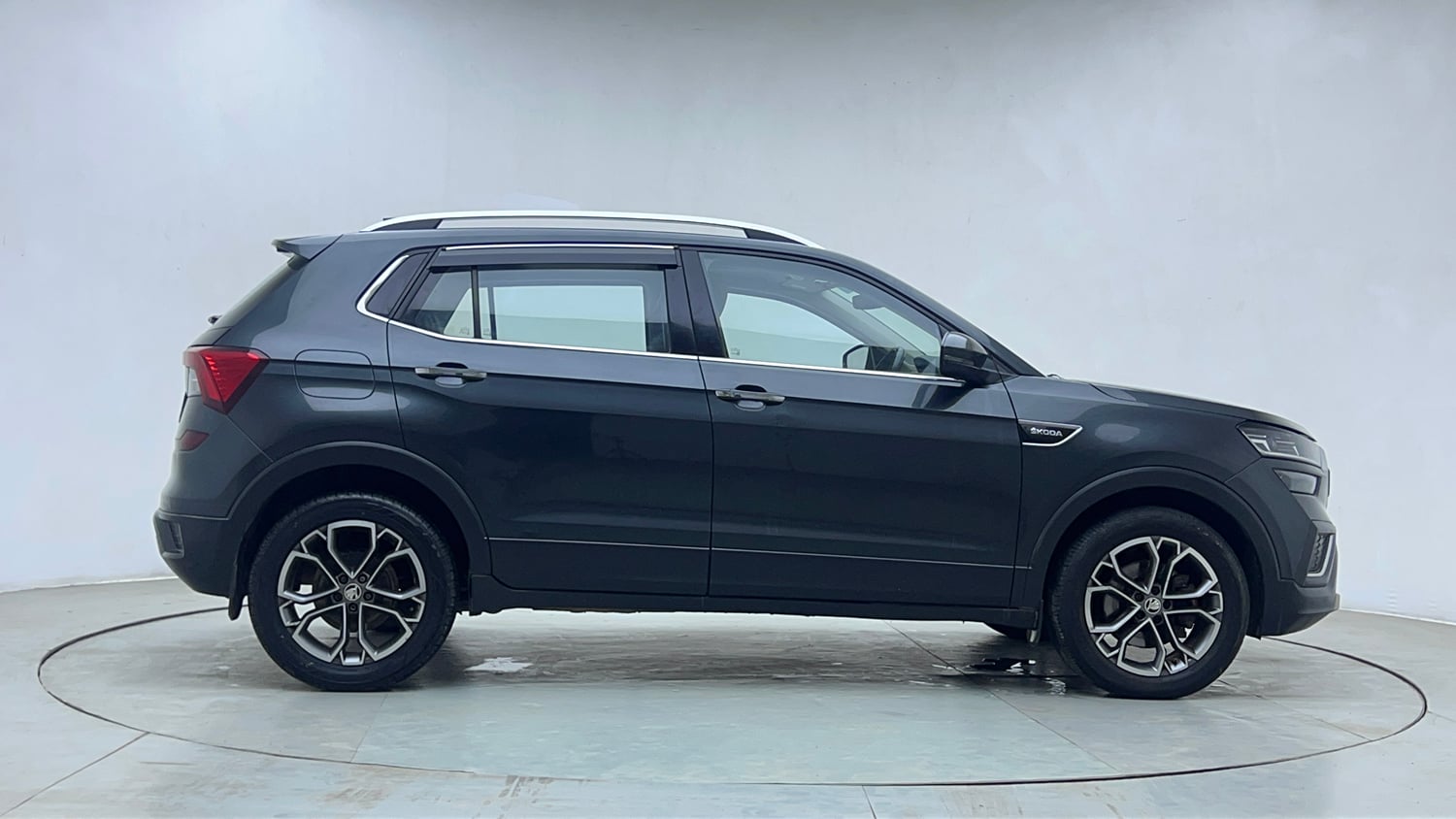 Used 2022 Skoda Kushaq Style 1.5L TSI DSG (6 Airbags) Petrol Automatic exterior RIGHT SIDE VIEW
