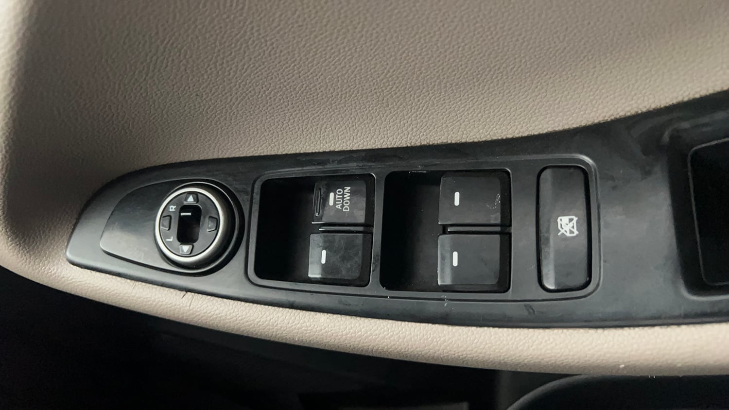 Used 2015 Hyundai Elite i20 Magna 1.2 Petrol Manual top_features Adjustable ORVM