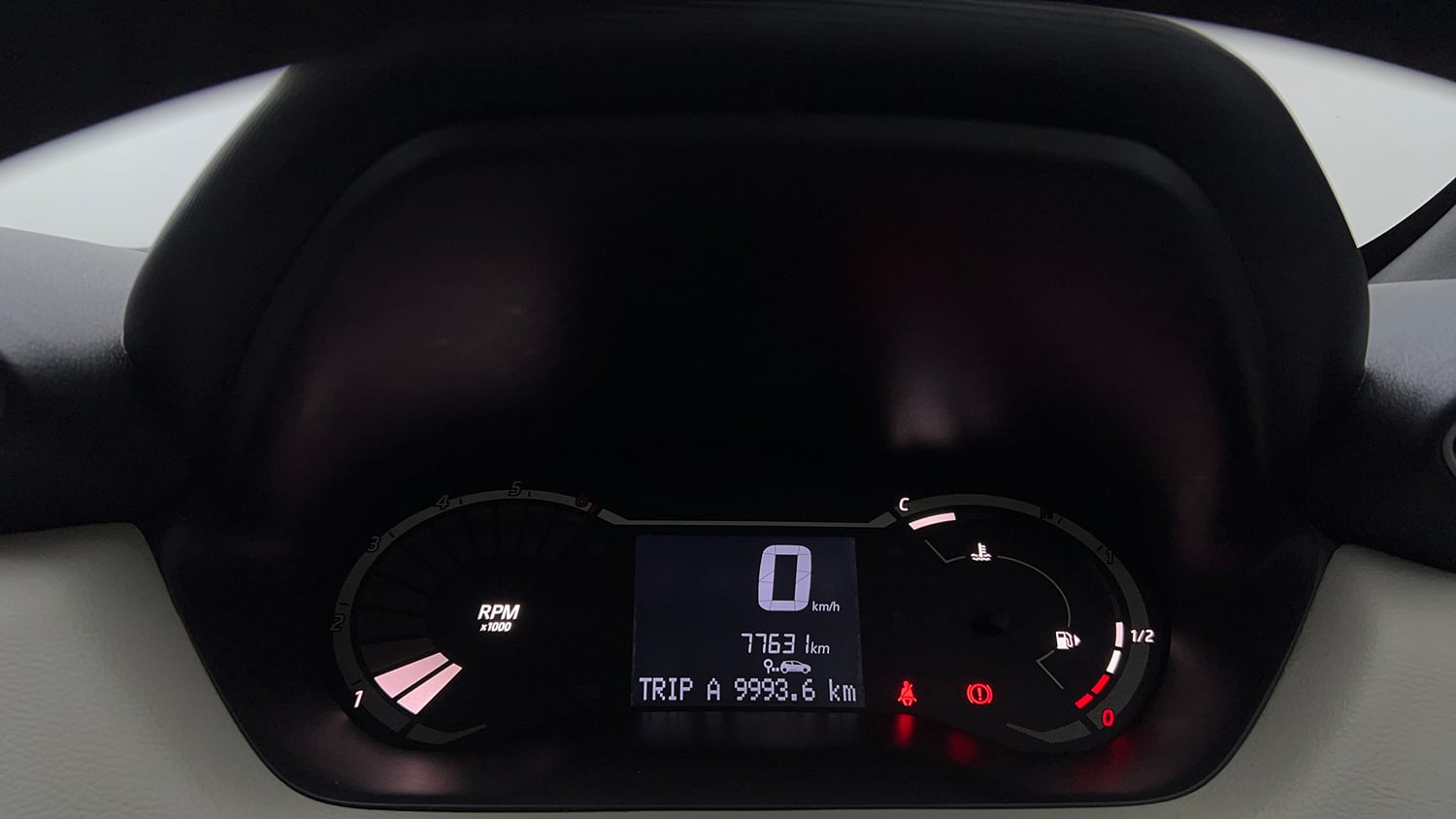 Used 2023 Nissan Magnite XE Petrol Manual interior CLUSTERMETER VIEW