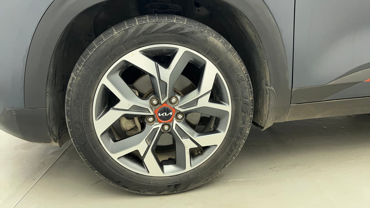 Used 2022 Kia Seltos X Line 1.4 DCT Petrol Automatic tyres LEFT FRONT TYRE RIM VIEW
