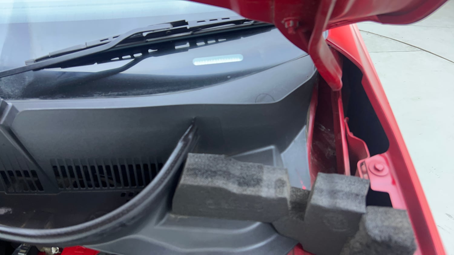 Used 2022 Skoda Kushaq Monte Carlo 1.5L TSI DSG Petrol Automatic engine ENGINE LEFT SIDE HINGE & APRON VIEW