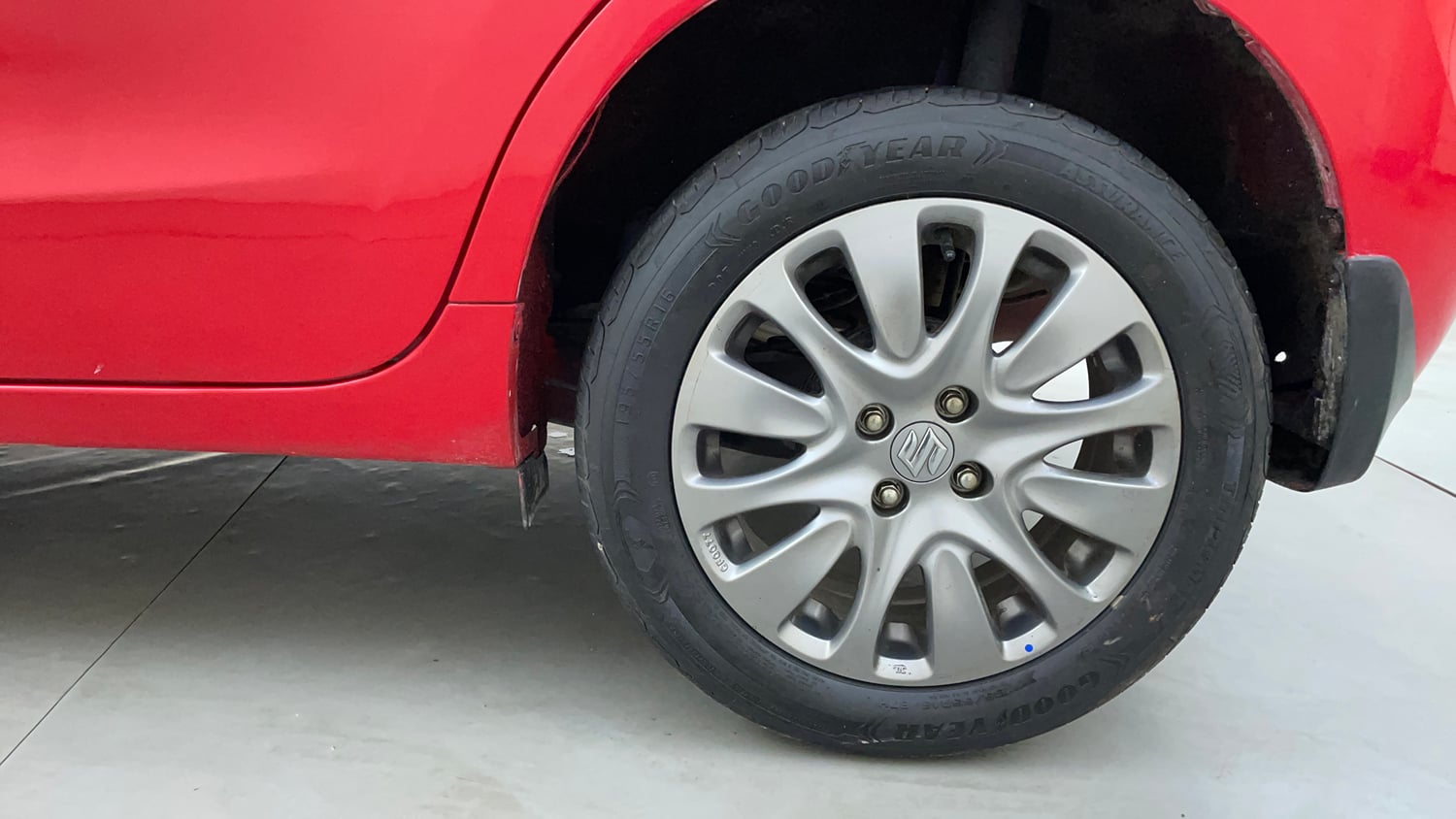 Used 2017 Maruti Suzuki Baleno Zeta 1.2 Petrol Manual tyres LEFT REAR TYRE RIM VIEW