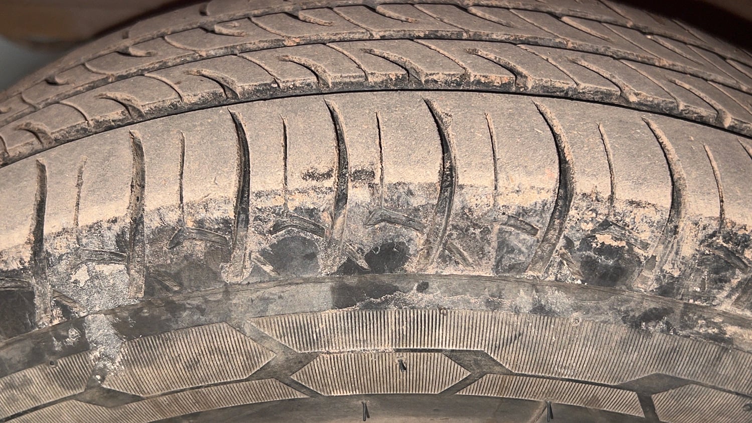 Used 2018 Hyundai Eon Magna + Petrol Manual tyres LEFT FRONT TYRE TREAD VIEW
