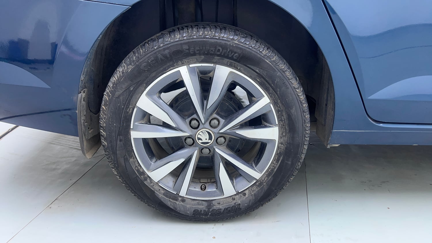 Used 2024 Skoda Slavia Style 1.5L TSI DSG Petrol Automatic tyres RIGHT REAR TYRE RIM VIEW