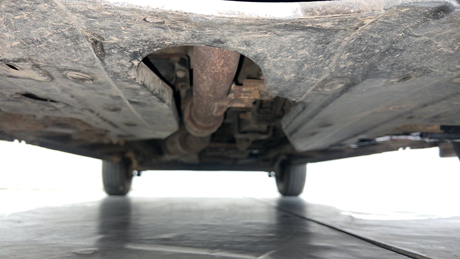 Used 2016 Mahindra KUV100 K4 6 STR Petrol Manual extra FRONT LEFT UNDERBODY VIEW