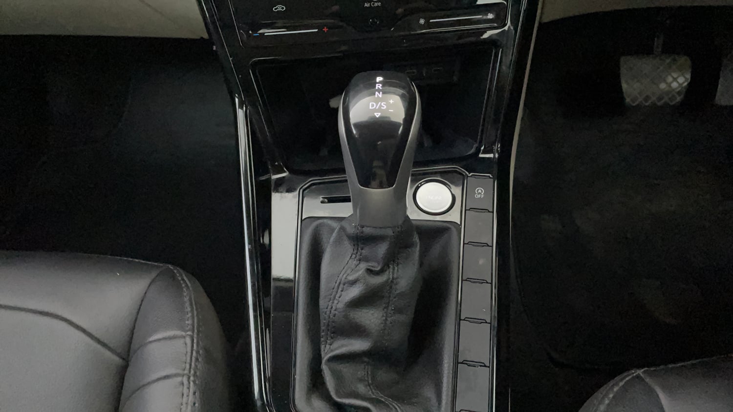 Used 2023 Volkswagen Virtus Highline 1.0 TSI AT Petrol Automatic interior GEAR  KNOB VIEW