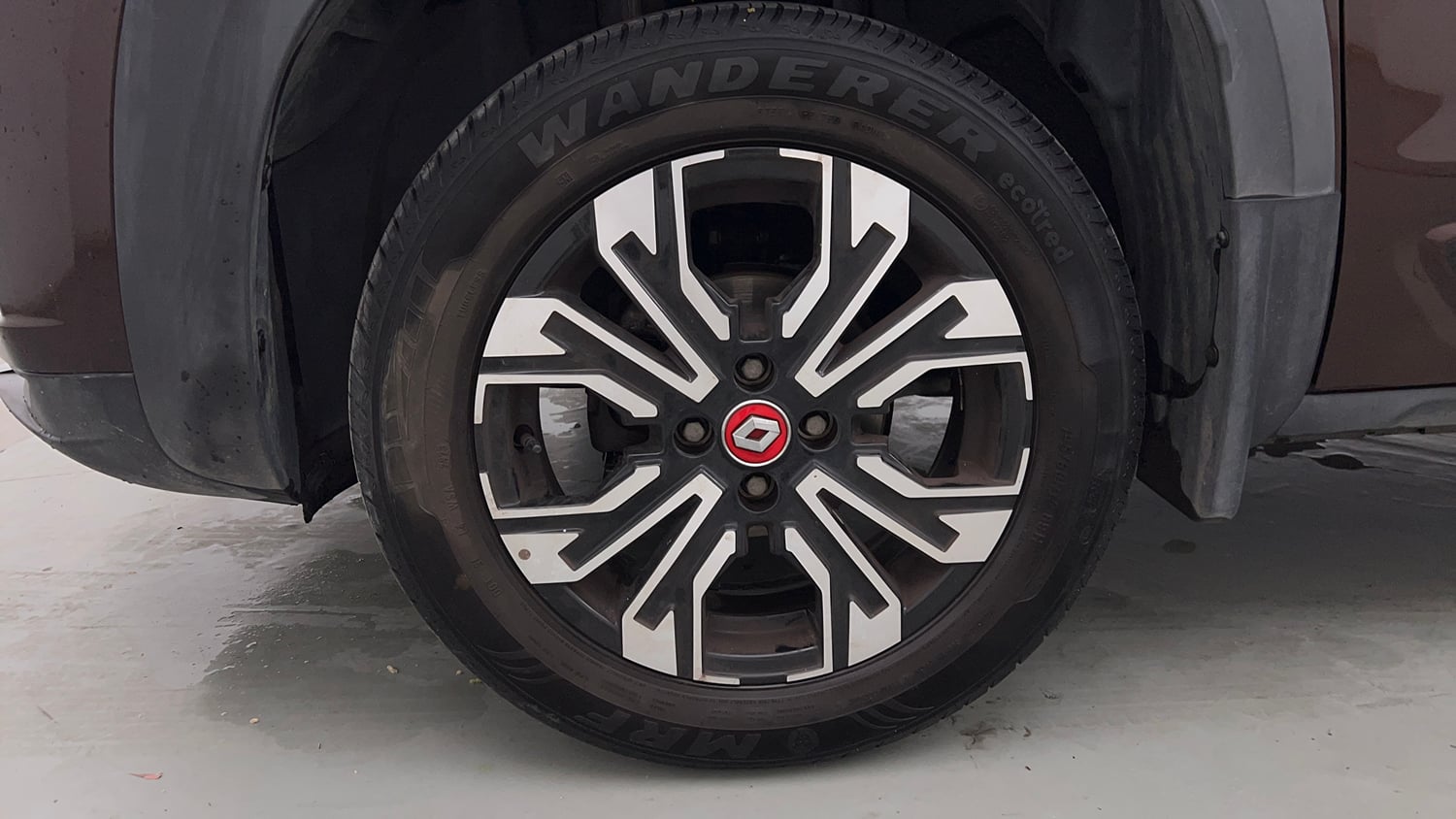 Used 2023 Renault Kiger RXZ Turbo CVT Petrol Automatic tyres LEFT FRONT TYRE RIM VIEW