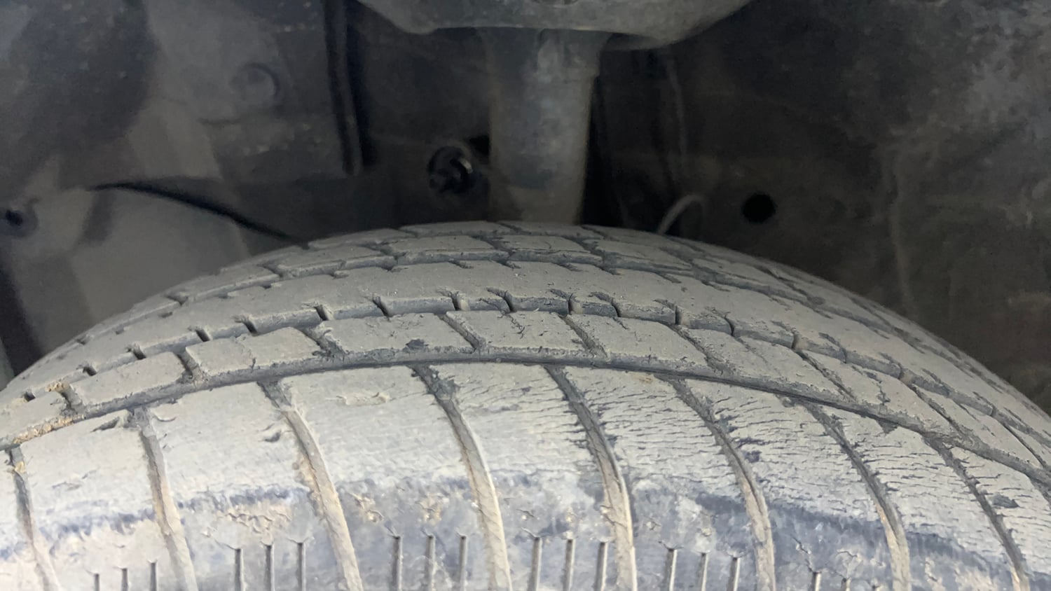 Used 2018 Honda Amaze 1.2 E MT Petrol Petrol Manual tyres LEFT FRONT TYRE TREAD VIEW