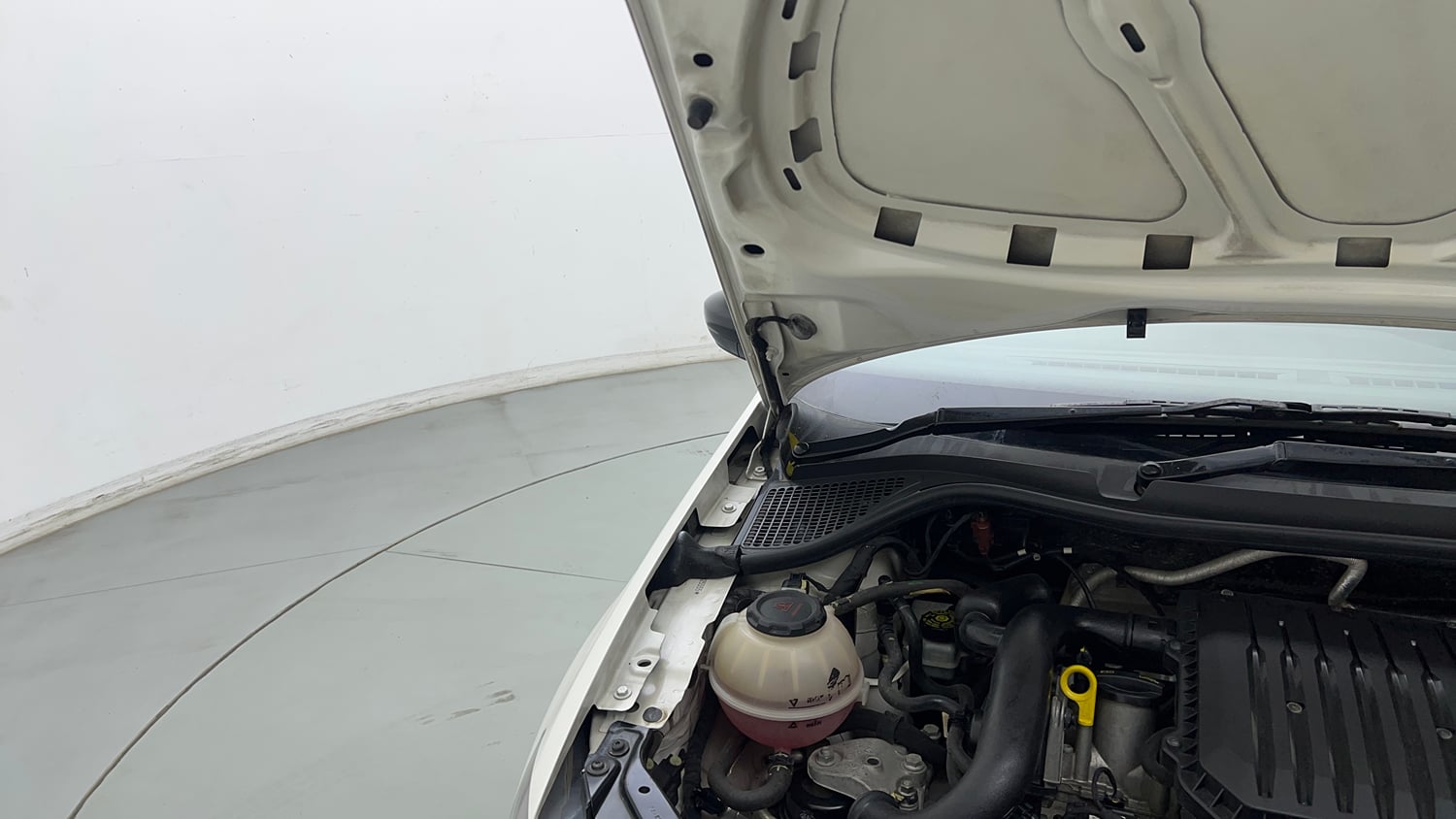 Used 2022 Volkswagen Polo Comfortline 1.0L MPI Petrol Manual engine ENGINE RIGHT SIDE HINGE & APRON VIEW