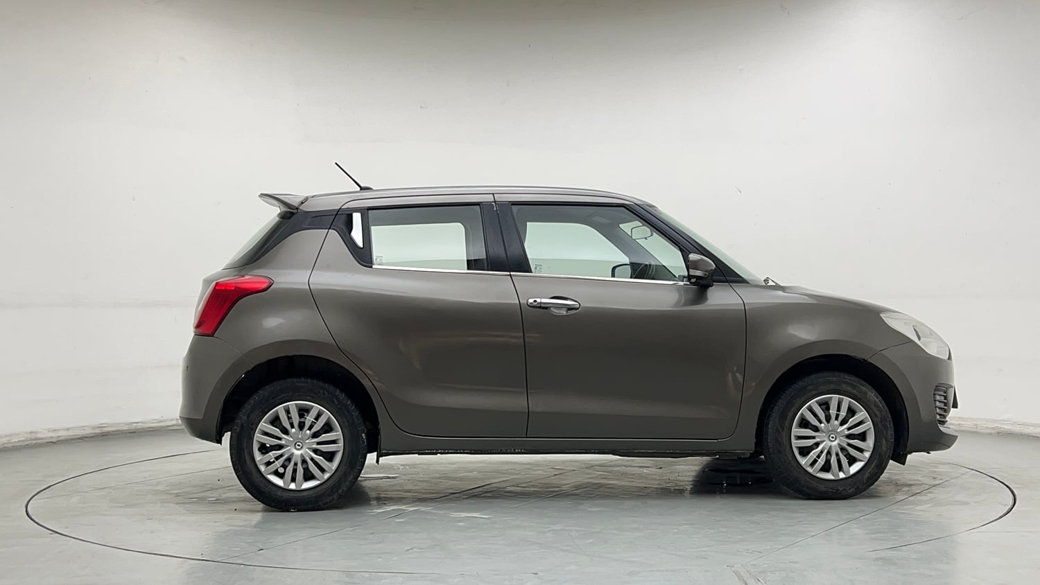 Used 2022 Maruti Suzuki Swift VXi Petrol Manual exterior RIGHT SIDE VIEW