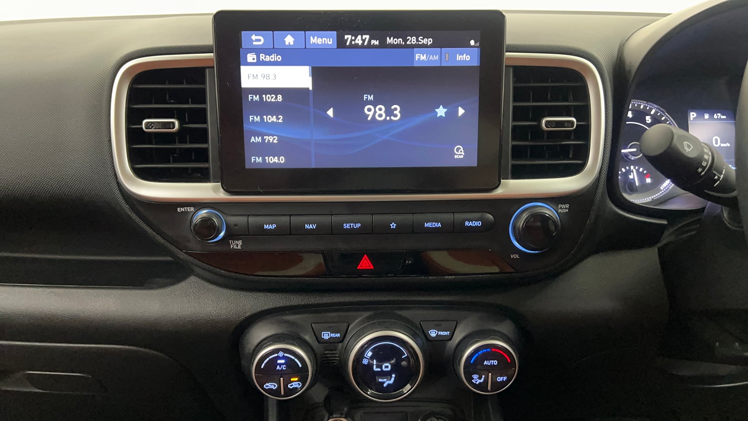 Used 2021 Hyundai Venue SX Plus 1.0 Turbo DCT Petrol Automatic interior MUSIC SYSTEM & AC CONTROL VIEW