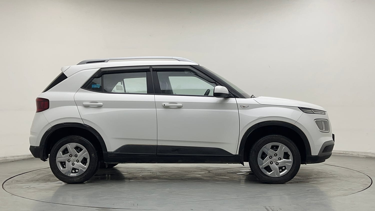 Used 2022 Hyundai Venue S 1.2 Petrol Petrol Manual exterior RIGHT SIDE VIEW