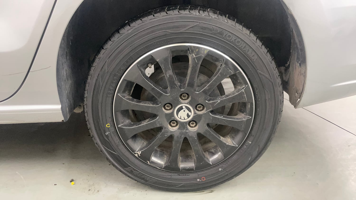 Used 2015 Skoda Rapid 1.6 MPI Elegance Petrol Manual tyres LEFT REAR TYRE RIM VIEW