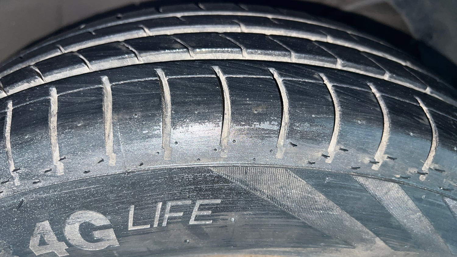 Used 2017 Maruti Suzuki Dzire VXi Petrol Manual tyres RIGHT FRONT TYRE TREAD VIEW