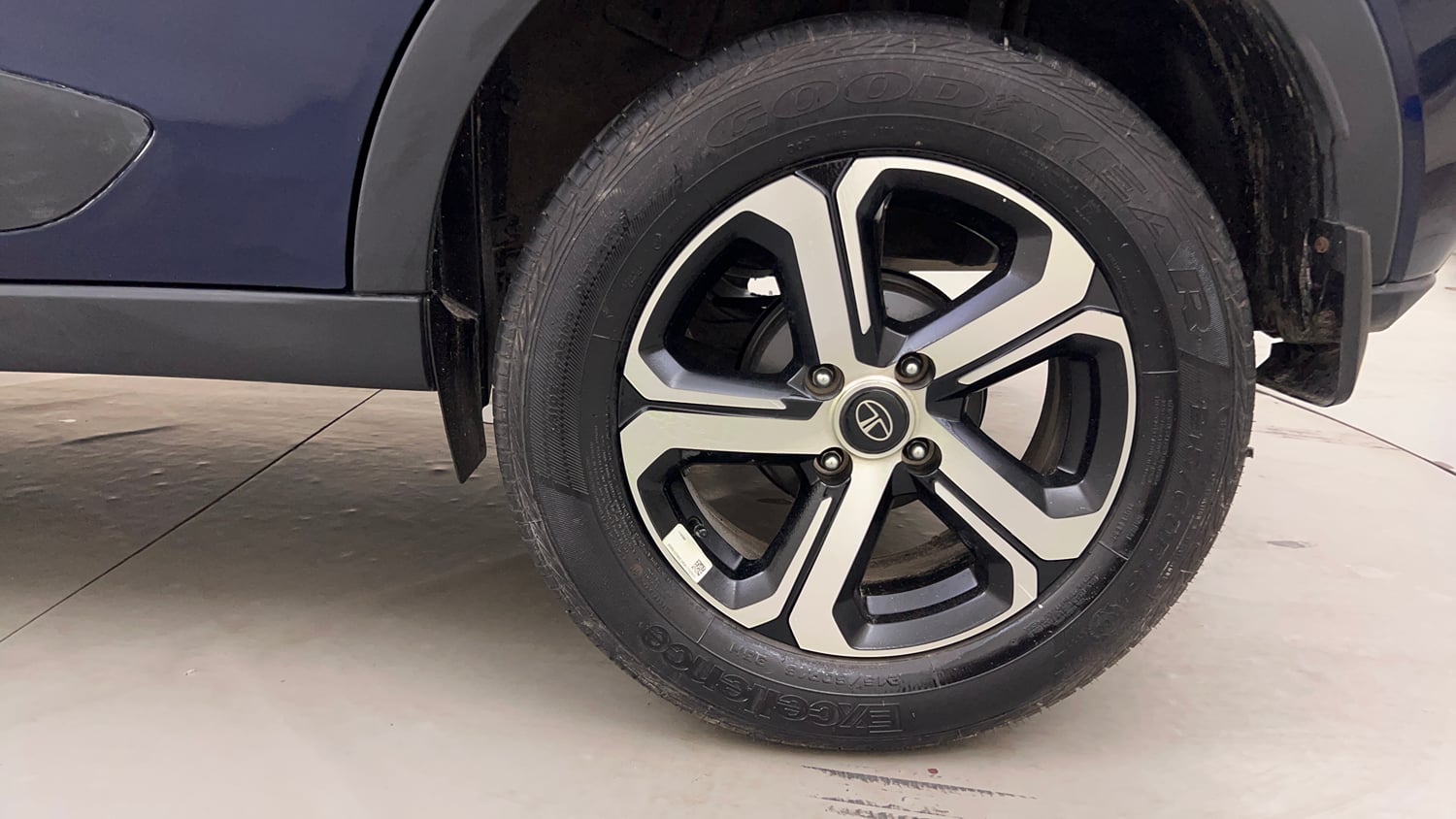 Used 2023 Tata Nexon XZ Plus LUXS Dual Tone Petrol Manual tyres LEFT REAR TYRE RIM VIEW
