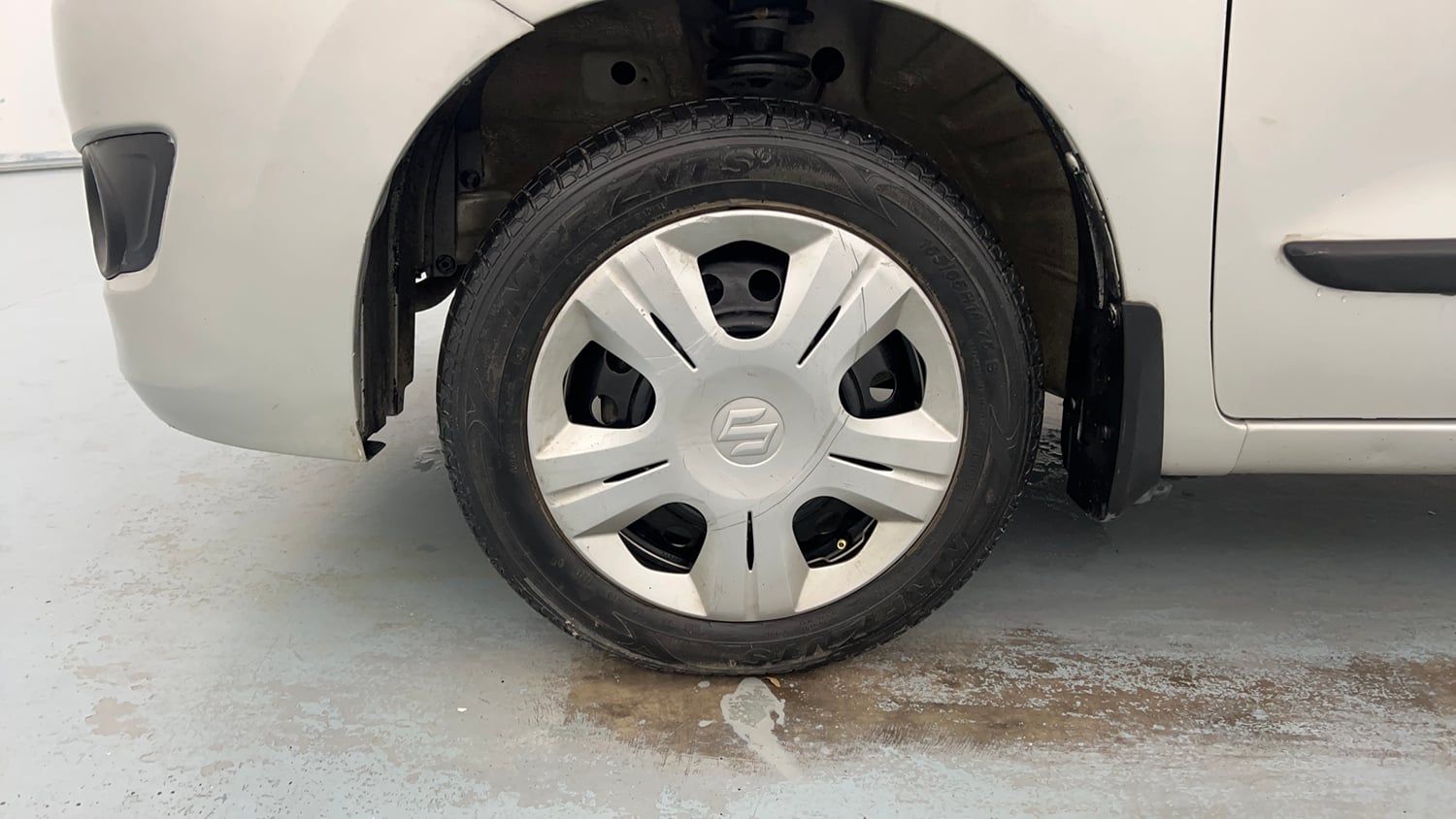 Used 2017 Maruti Suzuki Wagon R 1.0 VXI AMT Petrol Automatic tyres LEFT FRONT TYRE RIM VIEW