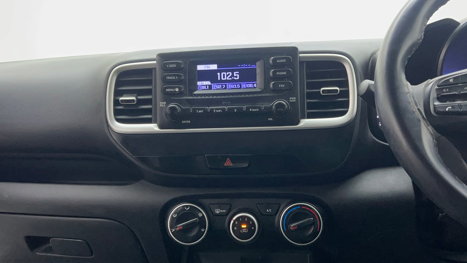 Used 2022 Hyundai Venue S 1.2 Petrol Petrol Manual interior MUSIC SYSTEM & AC CONTROL VIEW