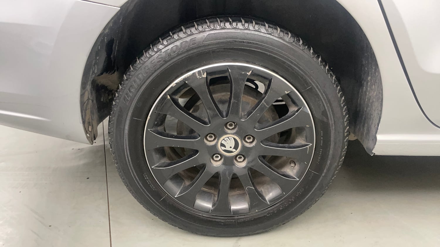 Used 2015 Skoda Rapid 1.6 MPI Elegance Petrol Manual tyres RIGHT REAR TYRE RIM VIEW