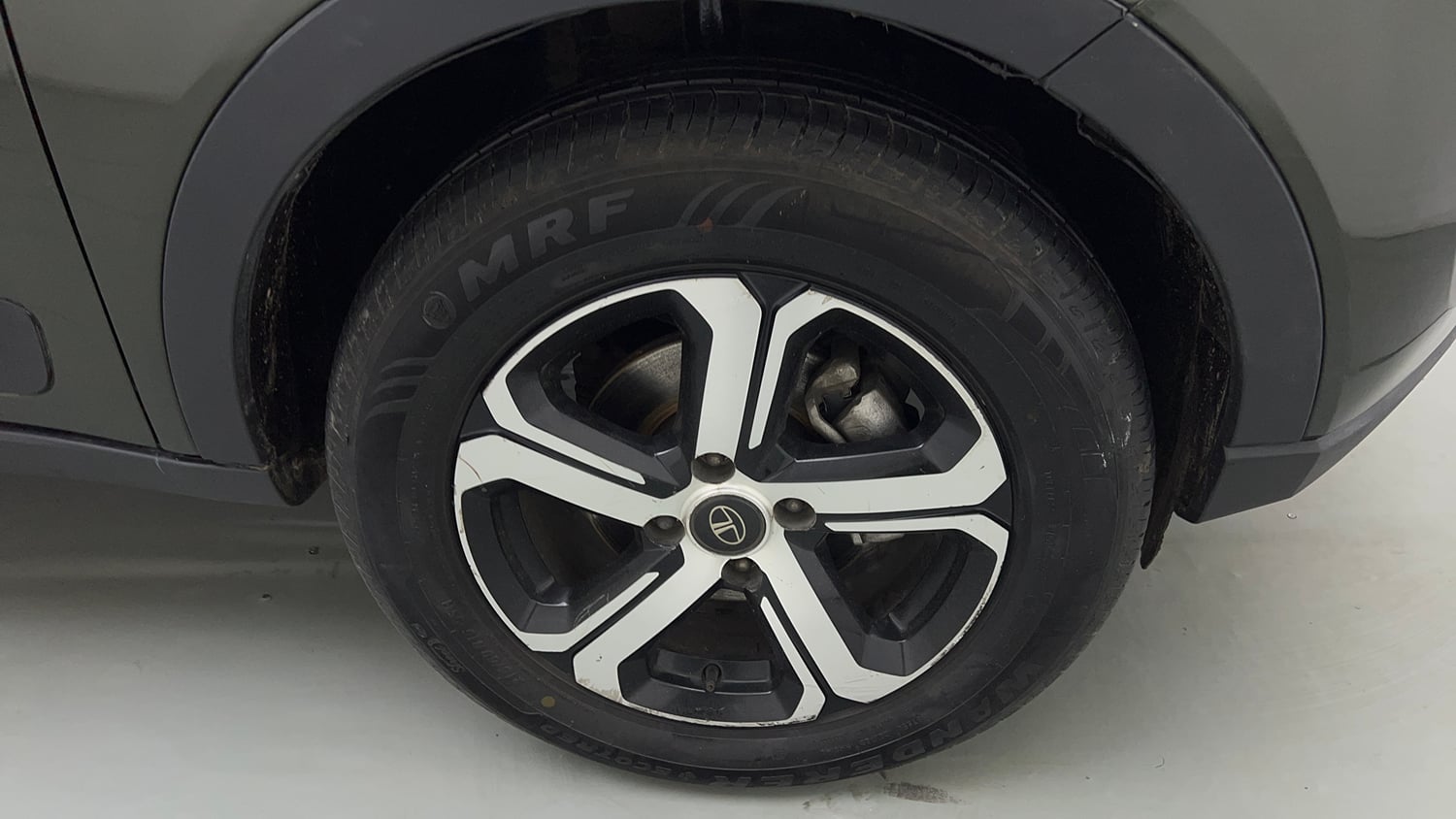 Used 2021 Tata Nexon XZA Plus Diesel Diesel Automatic tyres RIGHT FRONT TYRE RIM VIEW